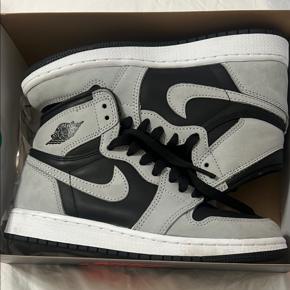 Air Jordan 1 retro high OG Men's Black and Gray Sneakers size 4.5